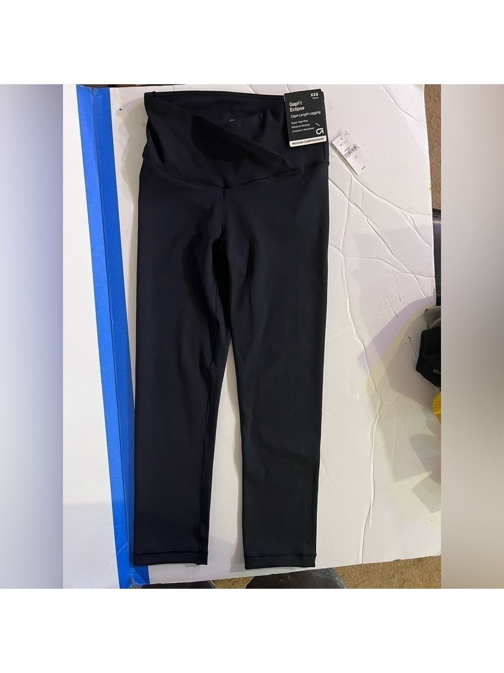 GapFit Eclipse Capri-Length Legging - Moisture Wicking Crossover Waistband
